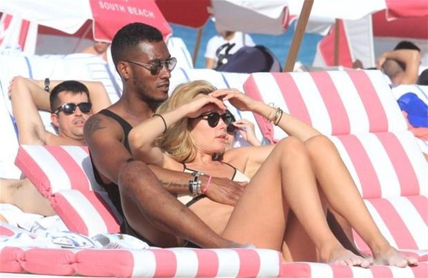 Doutzen Kroes seksi iç çamaşırlarıyla nefes kesti!