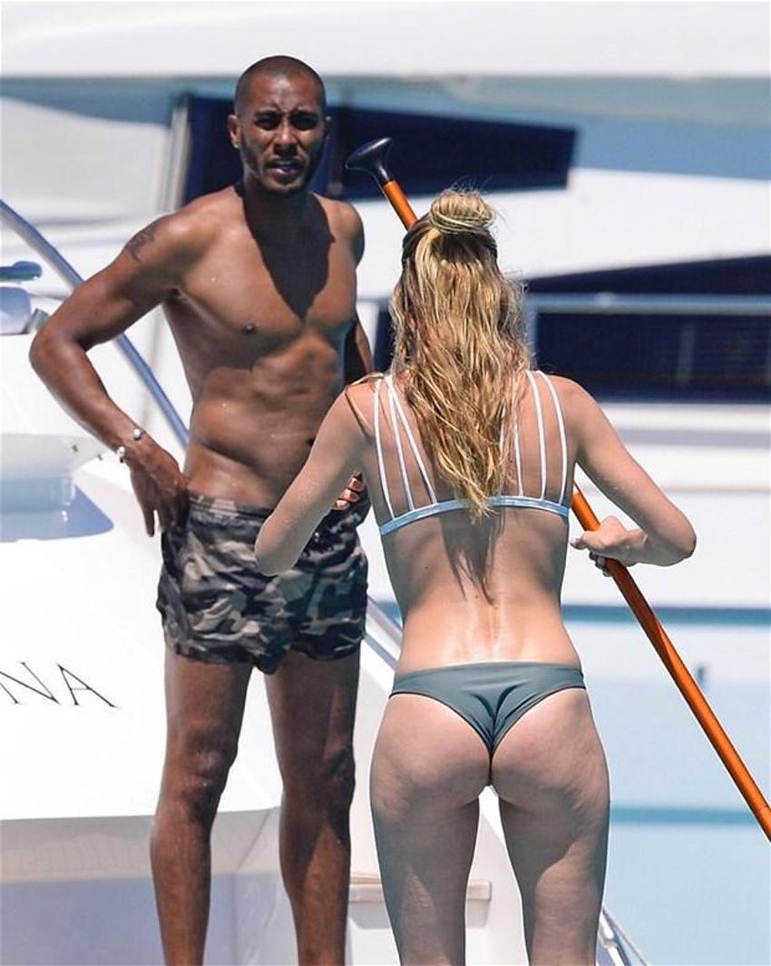 Doutzen Kroes seksi iç çamaşırlarıyla nefes kesti!
