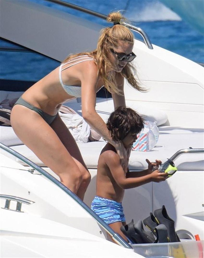 Doutzen Kroes seksi iç çamaşırlarıyla nefes kesti!