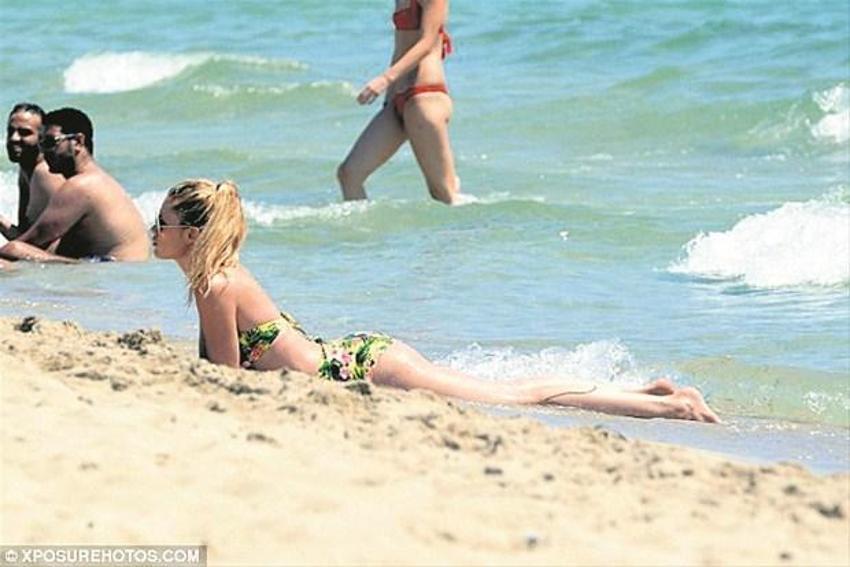 Doutzen Kroes seksi iç çamaşırlarıyla nefes kesti!