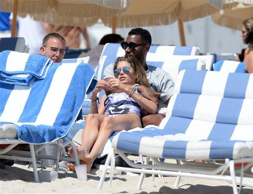 Doutzen Kroes seksi iç çamaşırlarıyla nefes kesti!