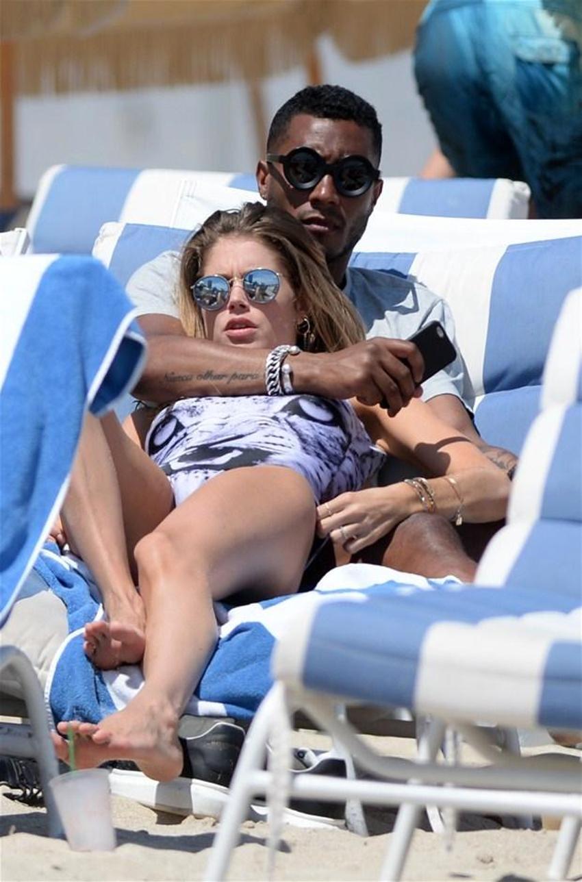 Doutzen Kroes seksi iç çamaşırlarıyla nefes kesti!