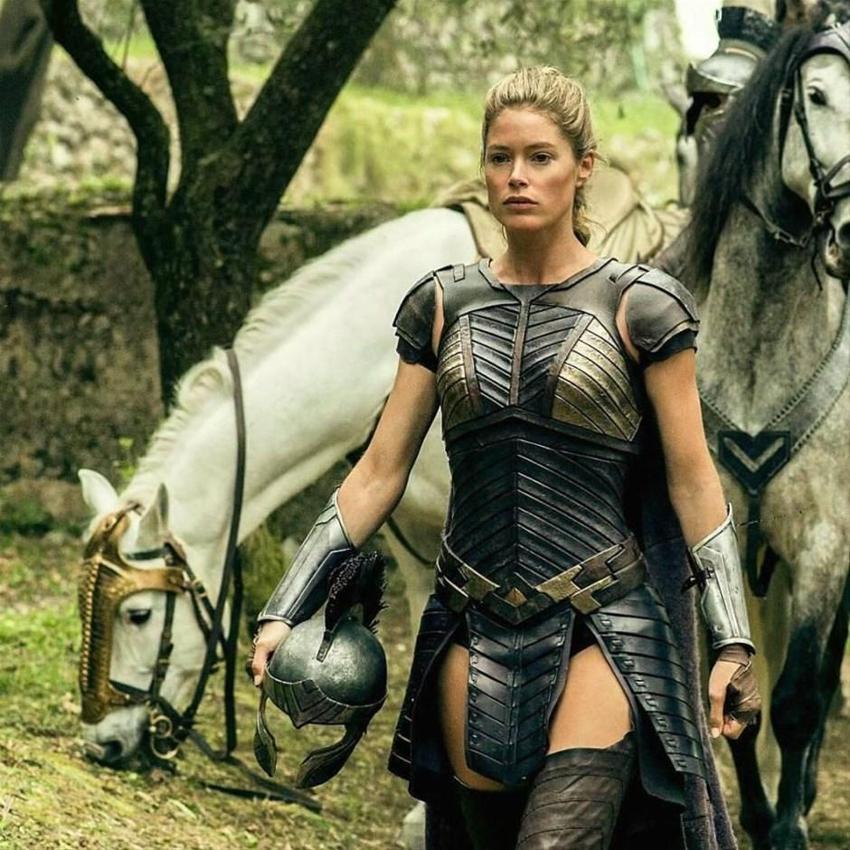 Doutzen Kroes seksi iç çamaşırlarıyla nefes kesti!