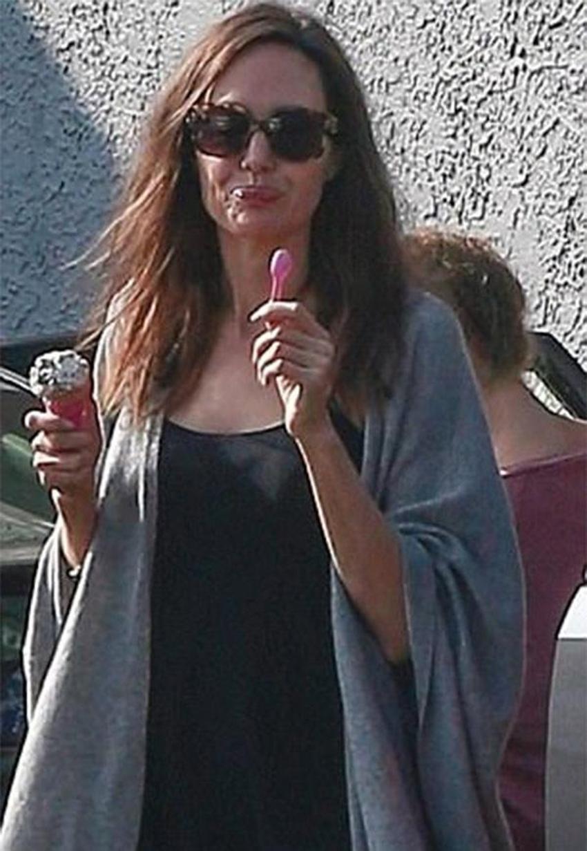 Angelina Jolie'nin dondurma keyfi!