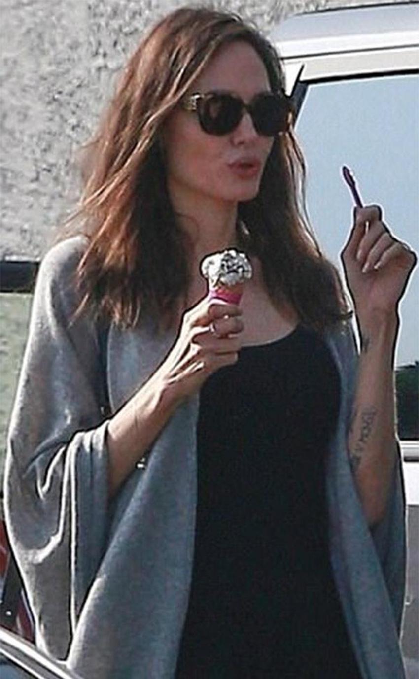 Angelina Jolie'nin dondurma keyfi!