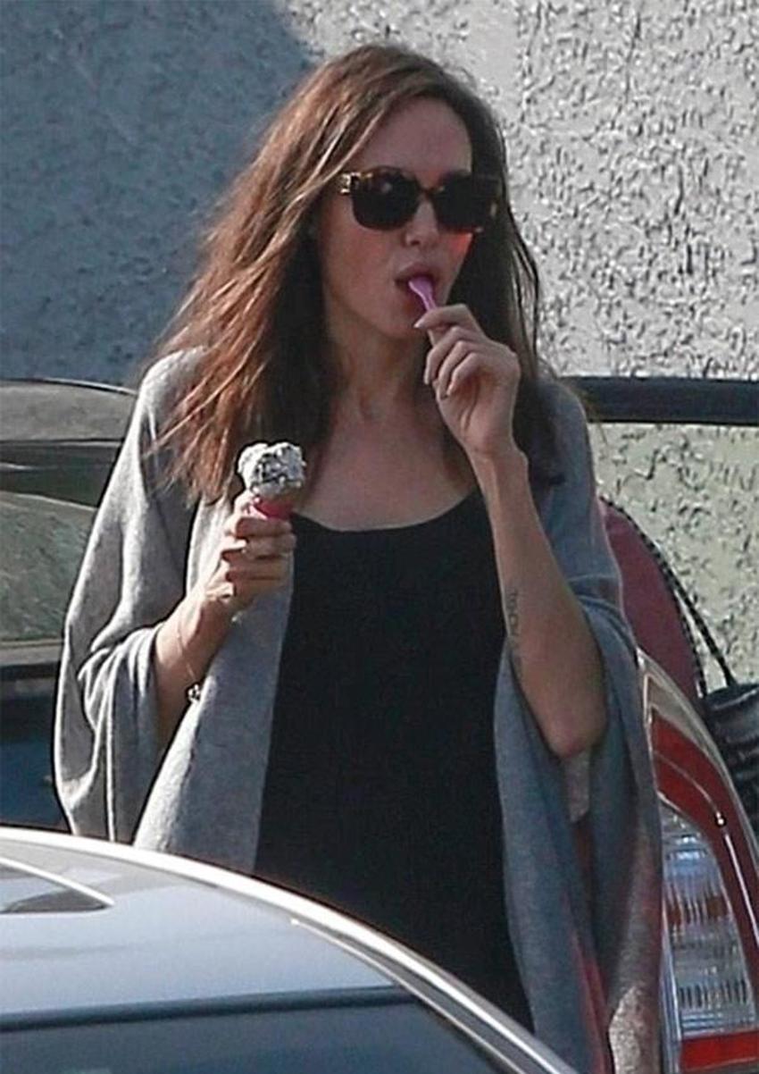Angelina Jolie'nin dondurma keyfi!