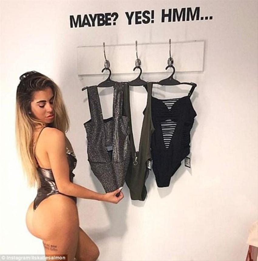 Kimseye aldırmadan üstsüz sörf yaptı!