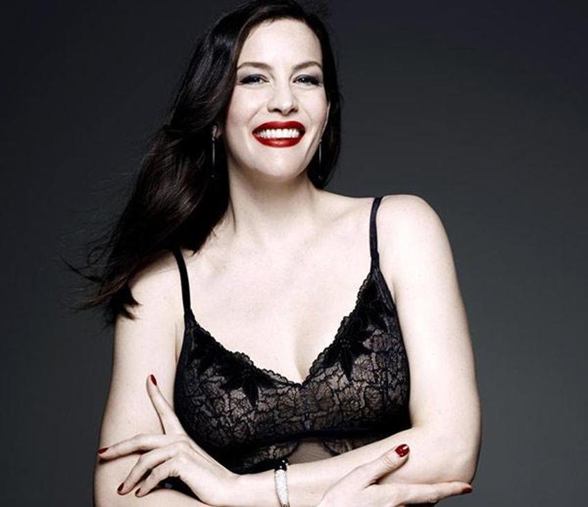 Liv Tyler parmak ısırttı!