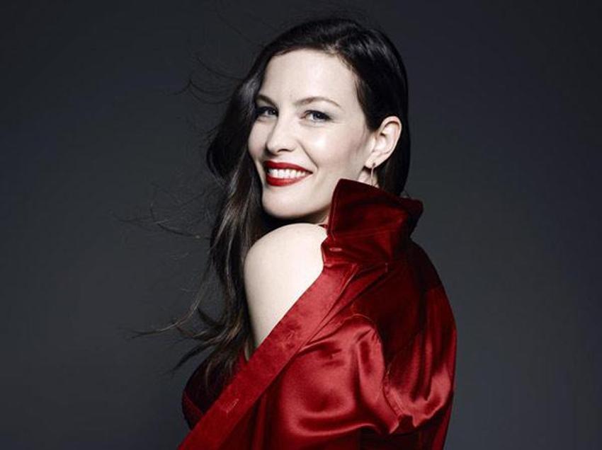 Liv Tyler parmak ısırttı!