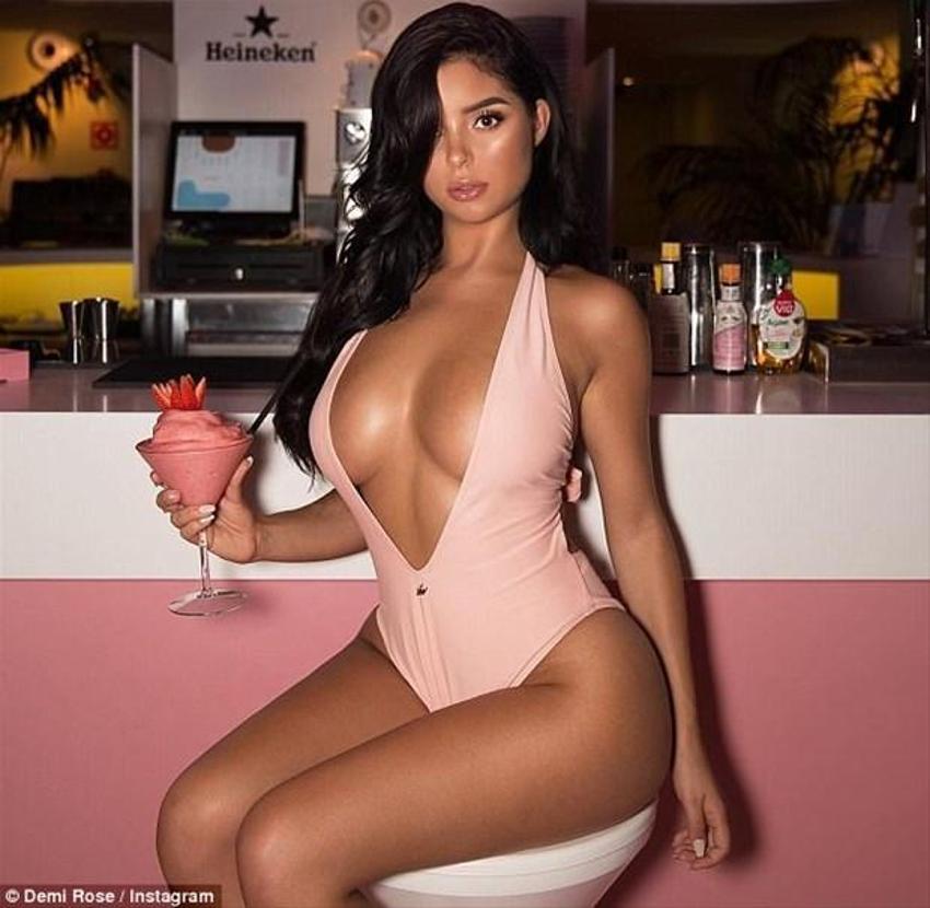 Demi Rose yine yaptı yapacağını!