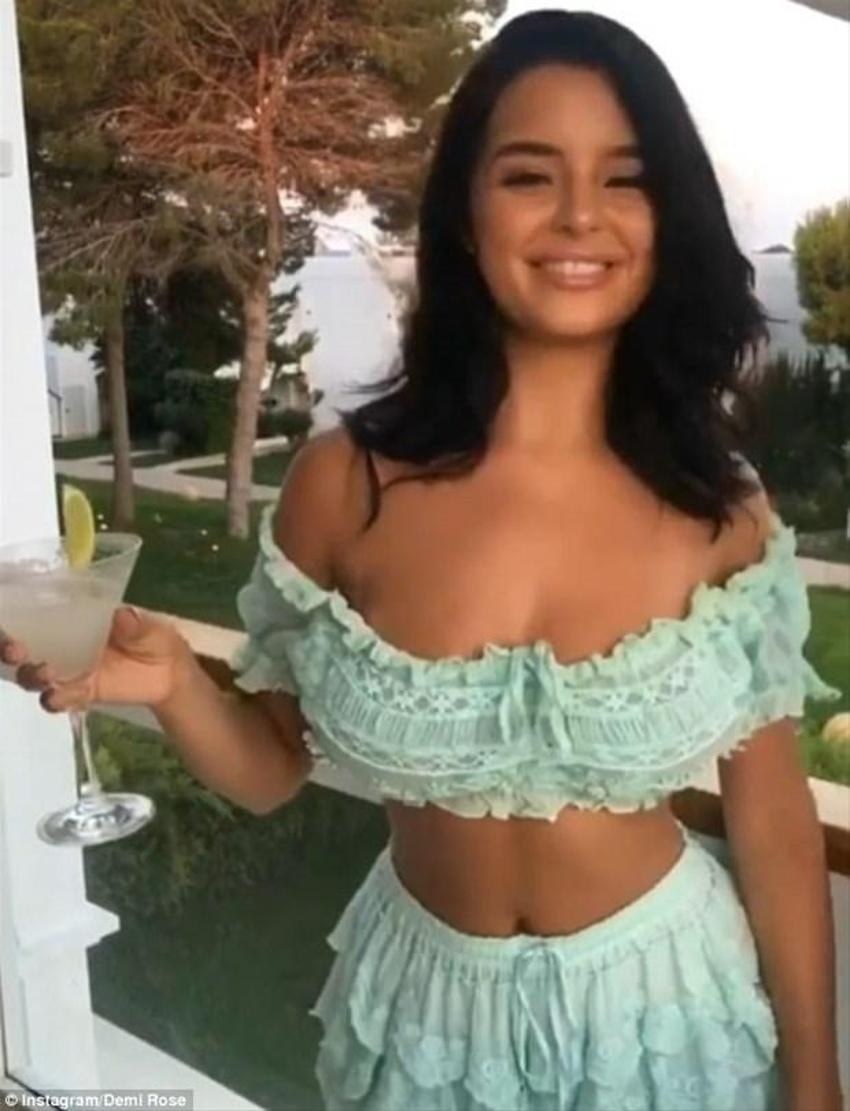 Demi Rose yine yaptı yapacağını!