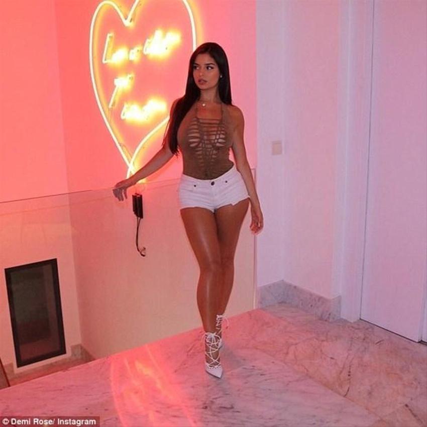 Demi Rose yine yaptı yapacağını!