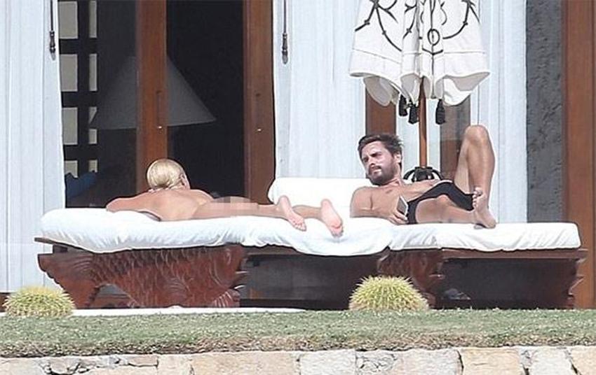 Sofia Richie çıplak güneşlendi!