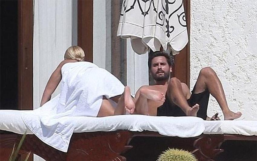Sofia Richie çıplak güneşlendi!