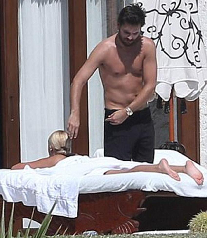 Sofia Richie çıplak güneşlendi!
