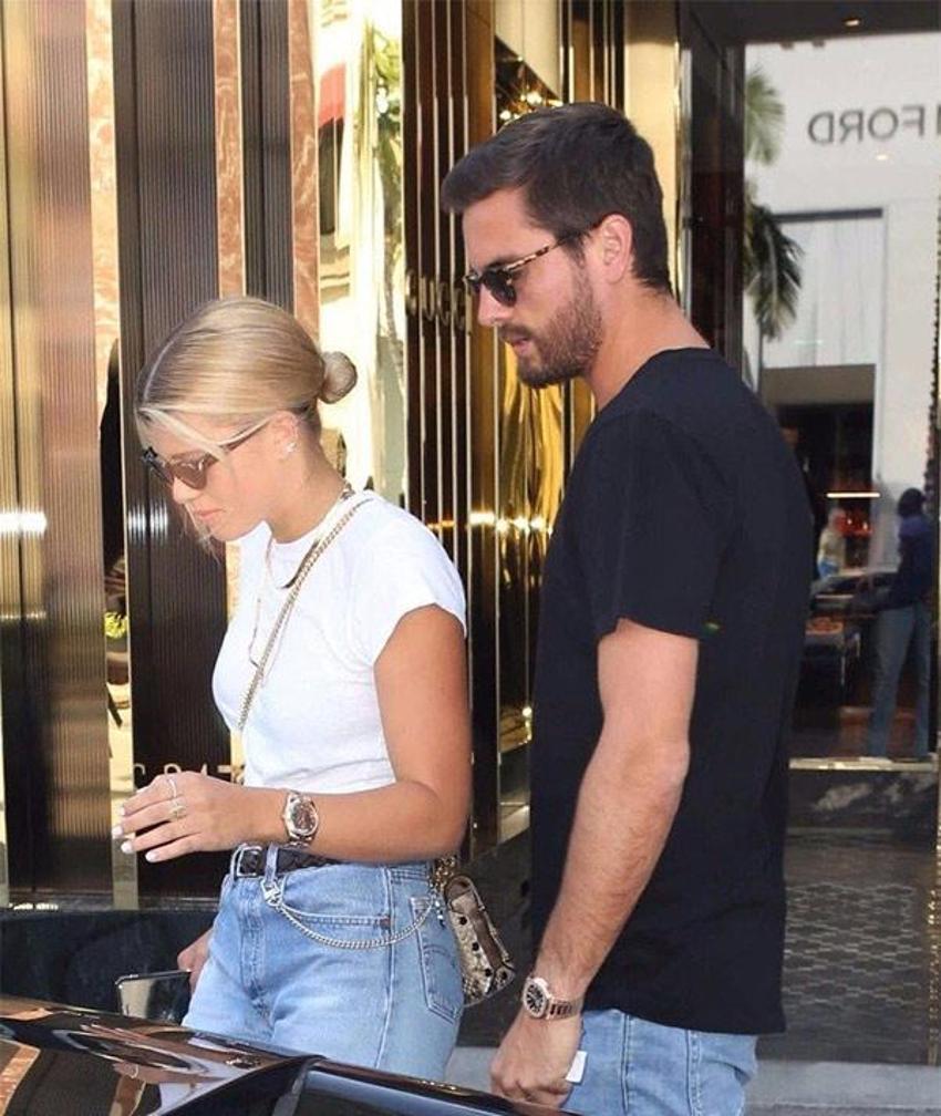 Sofia Richie çıplak güneşlendi!