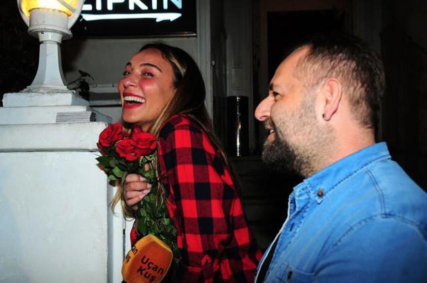 Ziynet Sali sokakta öpücüklere boğdu!