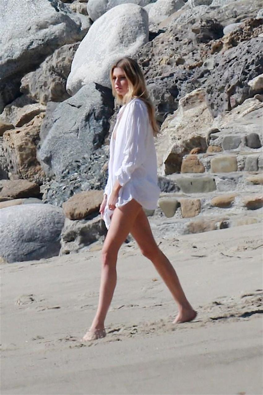 Ünlü model yer çekimine karşı!