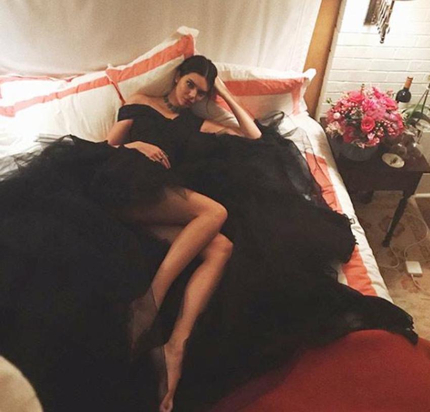 Seksi manken hepsini ezdi geçti!