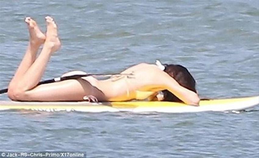 Seksi manken hepsini ezdi geçti!