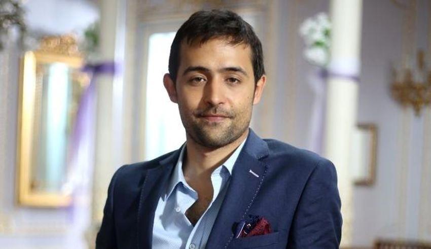 Küçük sevgilisiyle çok fena yakalandı!