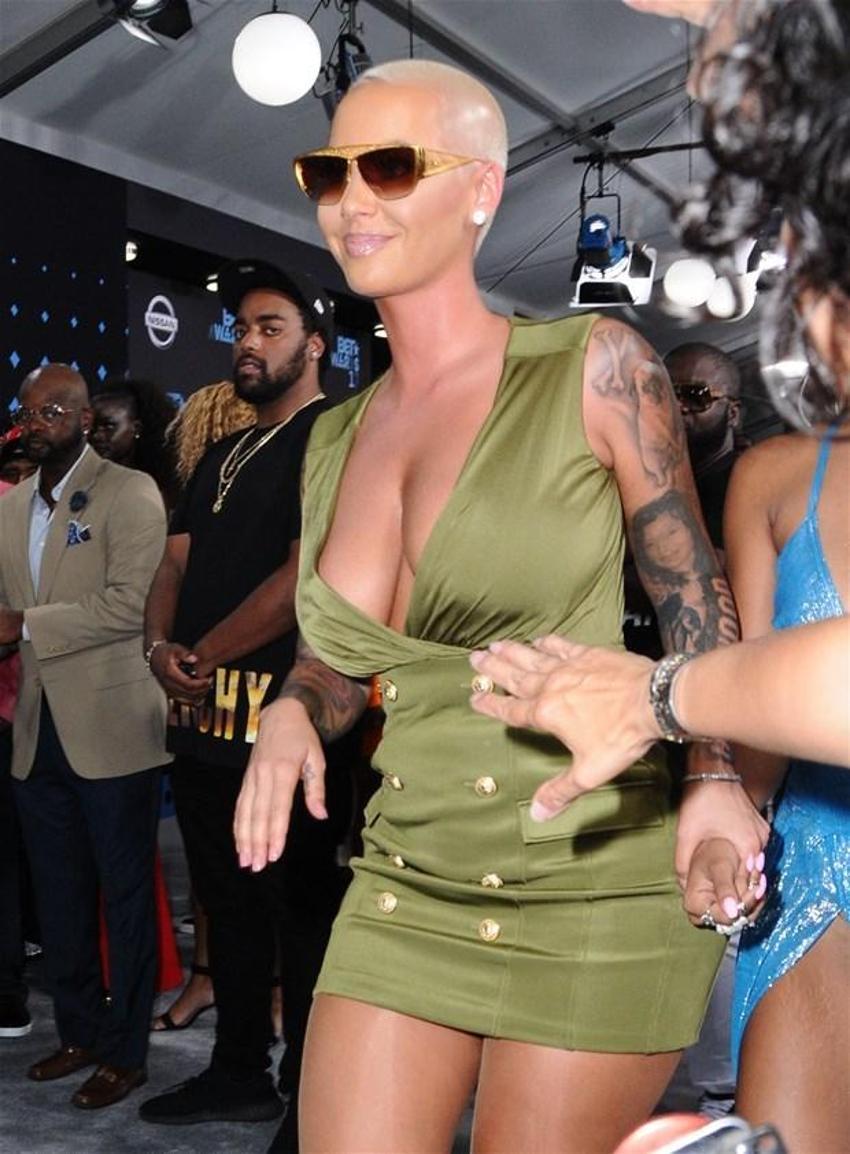 Amber Rose'un seksi paylaşımı tepki çekti!