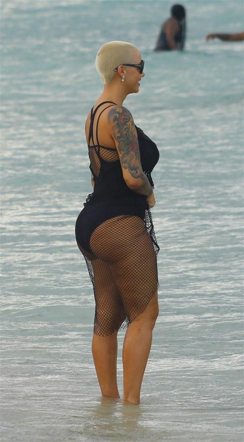Amber Rose'un seksi paylaşımı tepki çekti!