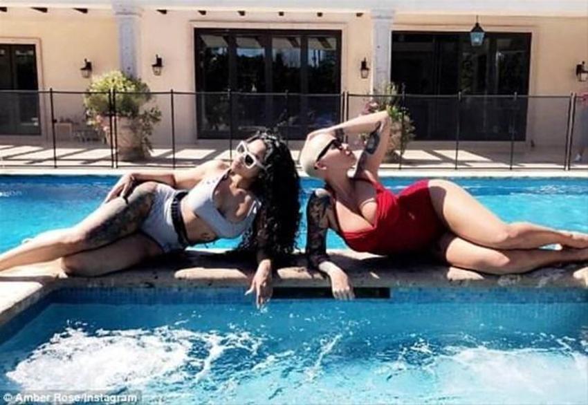 Amber Rose'un seksi paylaşımı tepki çekti!