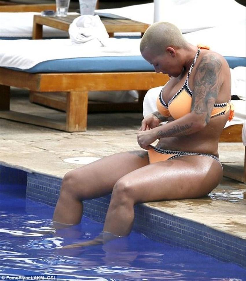 Amber Rose'un seksi paylaşımı tepki çekti!