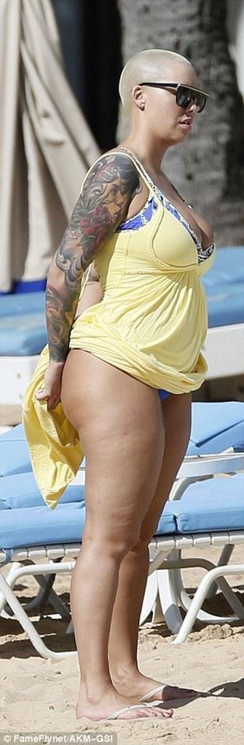 Amber Rose'un seksi paylaşımı tepki çekti!
