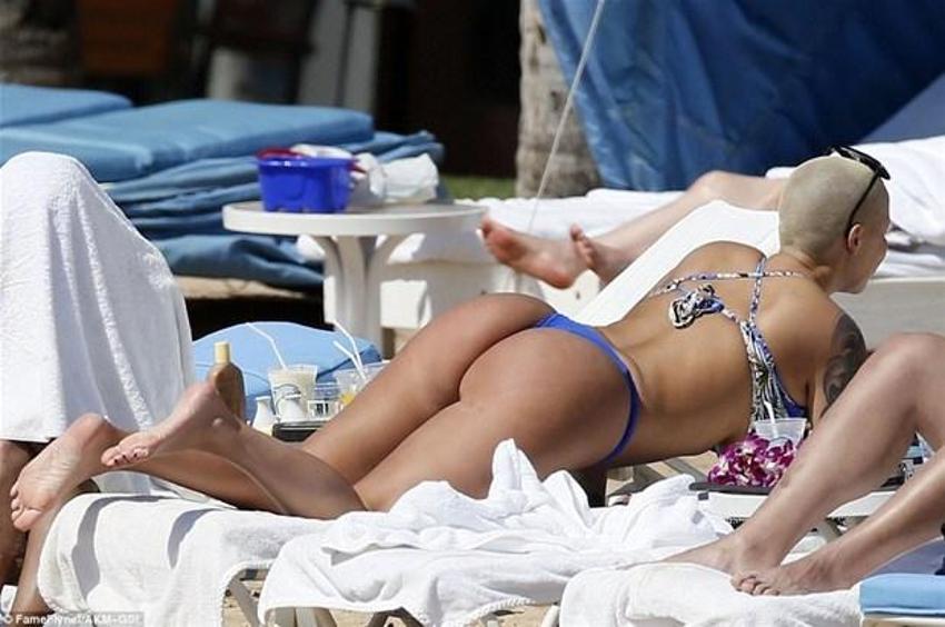 Amber Rose'un seksi paylaşımı tepki çekti!