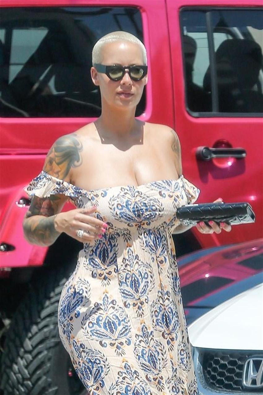Amber Rose'un seksi paylaşımı tepki çekti!