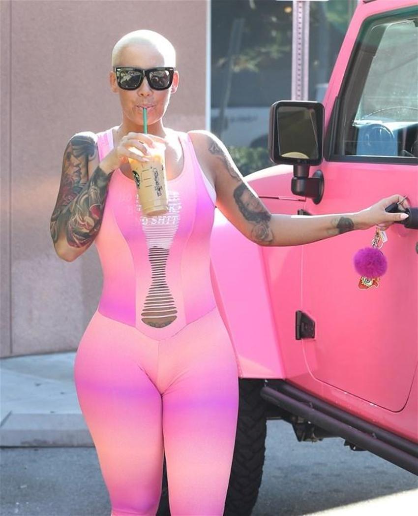 Amber Rose'un seksi paylaşımı tepki çekti!