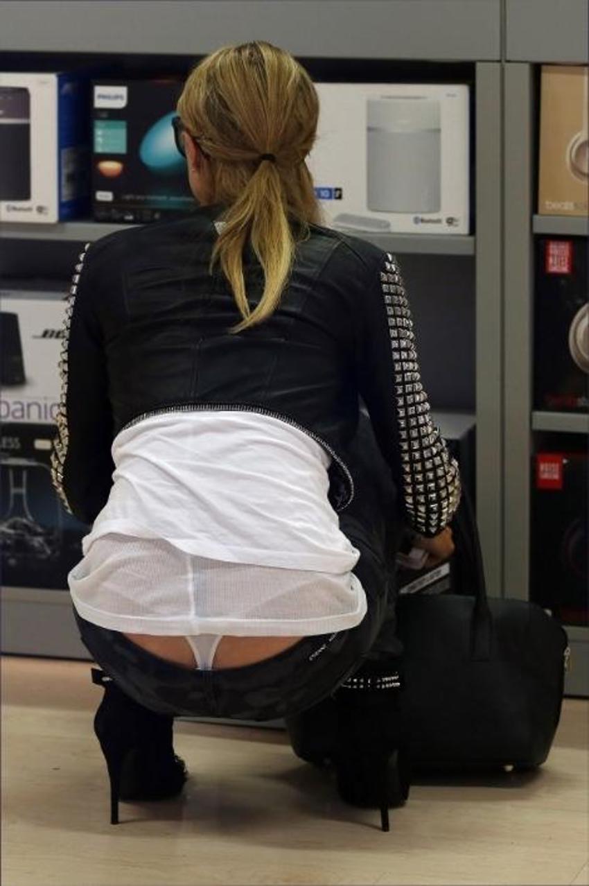 Paris Hilton'dan seksi havuz pozu!
