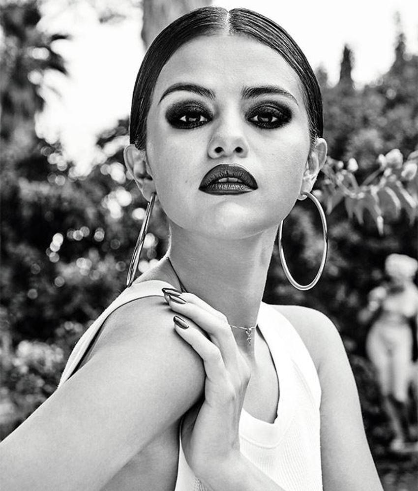 Selena Gomez'den seksi çekim!