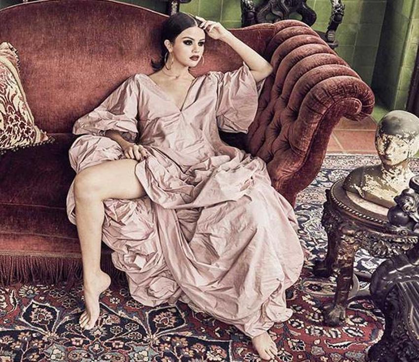 Selena Gomez'den seksi çekim!