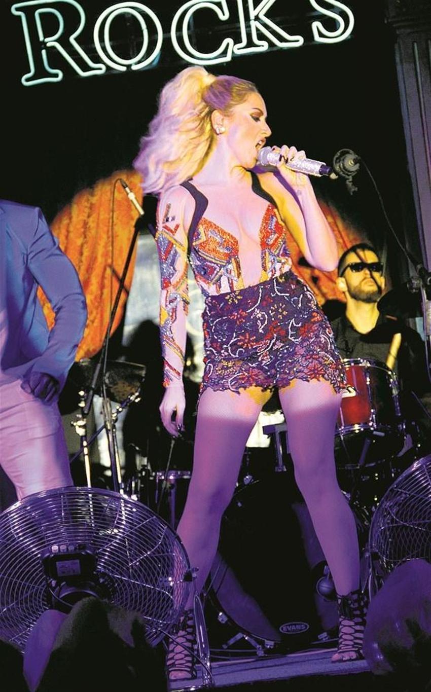 Hadise'ye şok! Fotoğraflar ortaya çıktı...