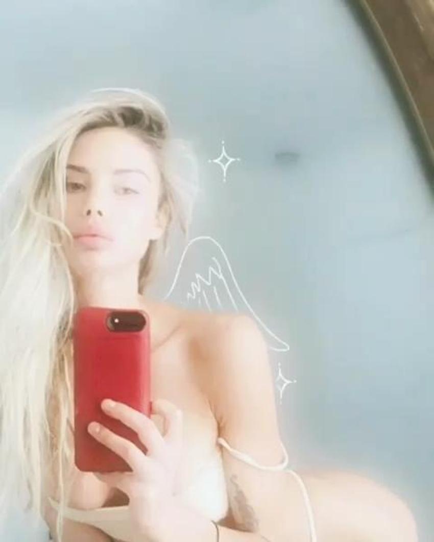 Justin Bieber'ın eski sevgilisi çırılçıplak soyundu!