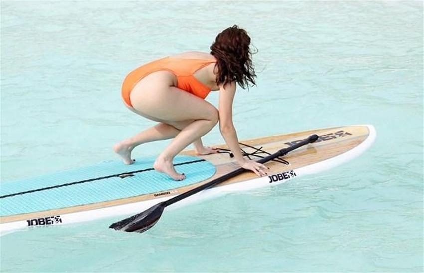 Chloe Goodman plajı ateşe verdi!