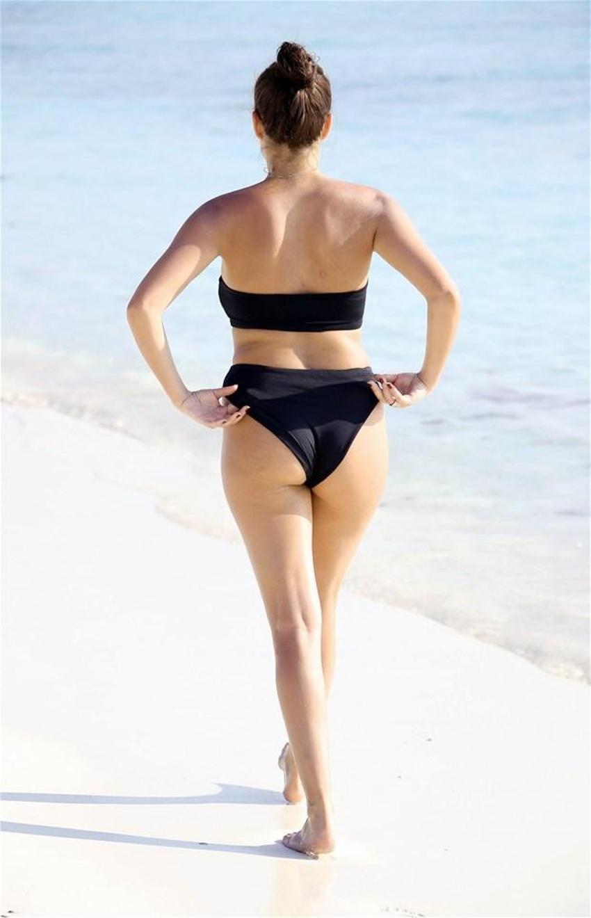 Chloe Goodman plajı ateşe verdi!
