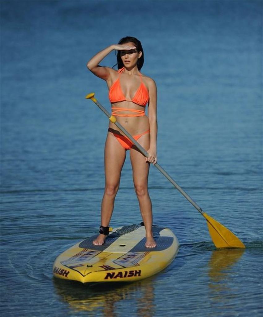 Chloe Goodman plajı ateşe verdi!