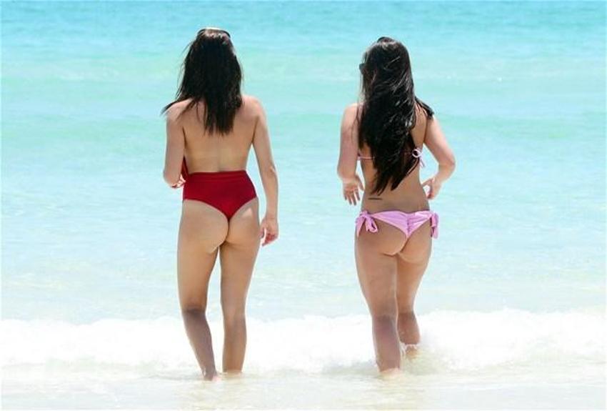 Chloe Goodman plajı ateşe verdi!
