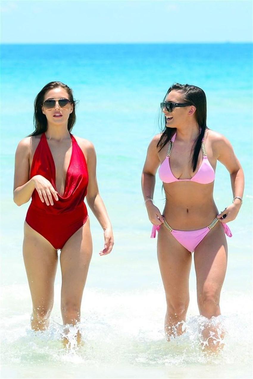 Chloe Goodman plajı ateşe verdi!