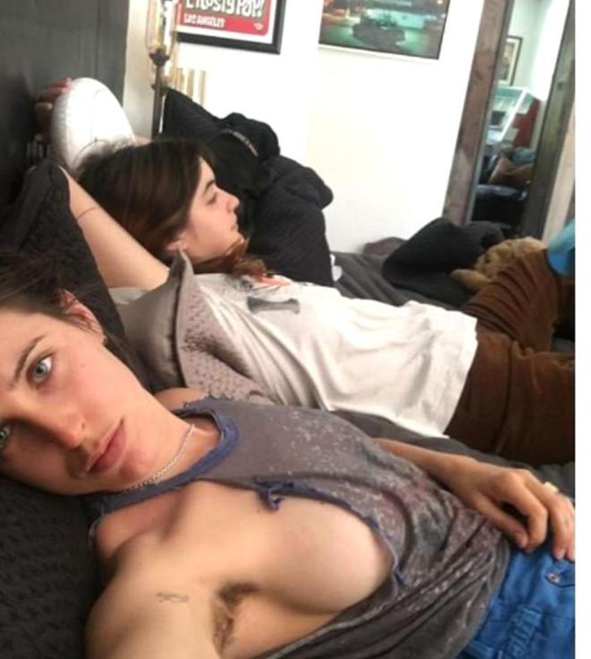 Ünlü çiftin kızından olay paylaşım!