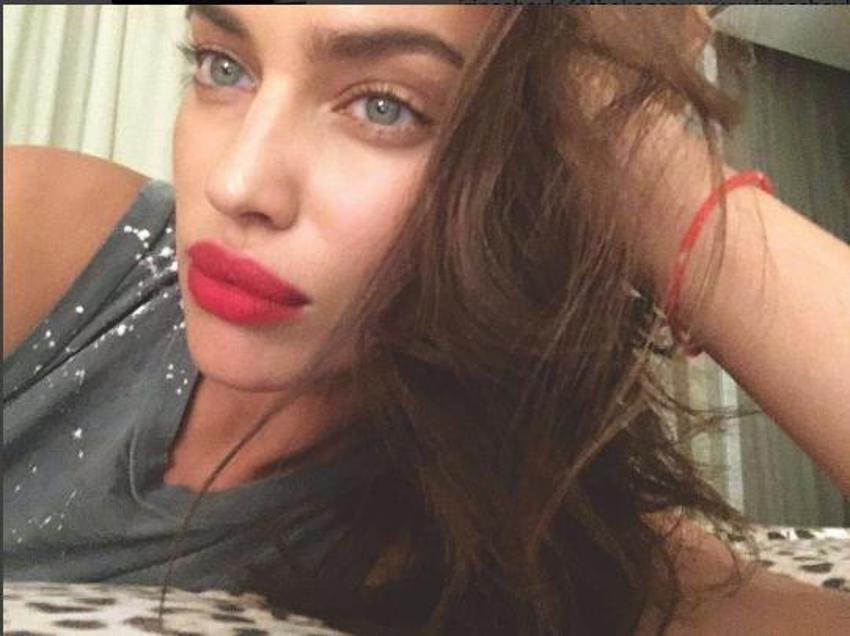 Takipçileri çıldırdı! Irina Shayk yatakta çırılçıplak...