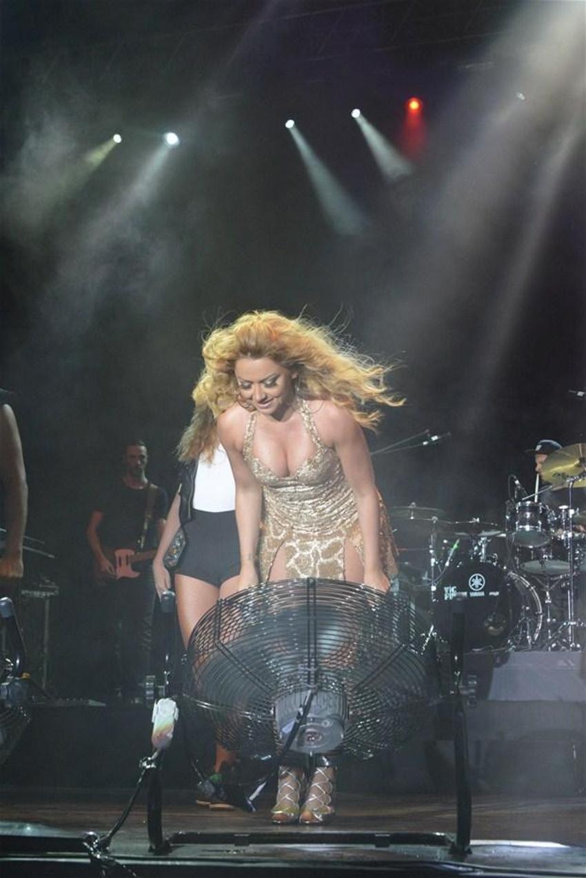 Hadise'den itiraf: Bana şiddet uyguluyor!
