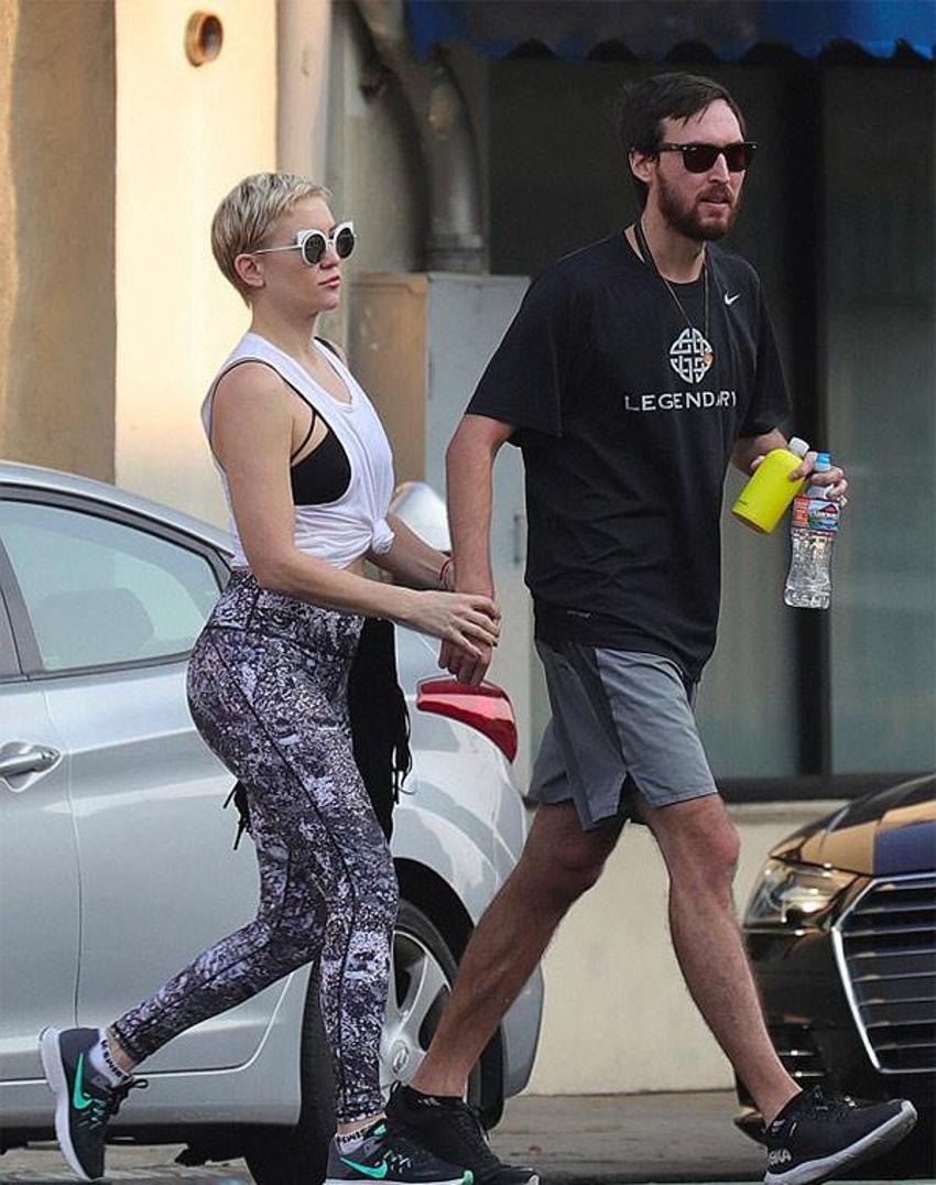 Kate Hudson sokak ortasında fena yakalandı!