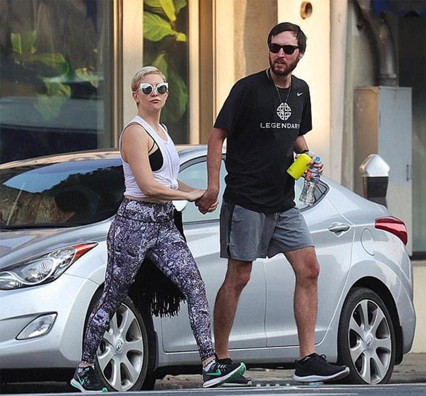 Kate Hudson sokak ortasında fena yakalandı!