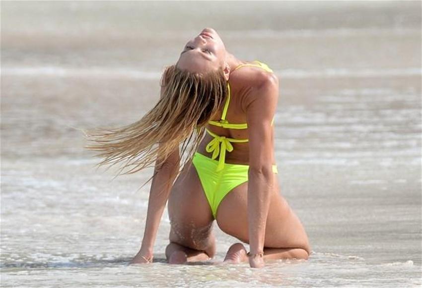 Candice Swanepoel'dan cesur seçim!
