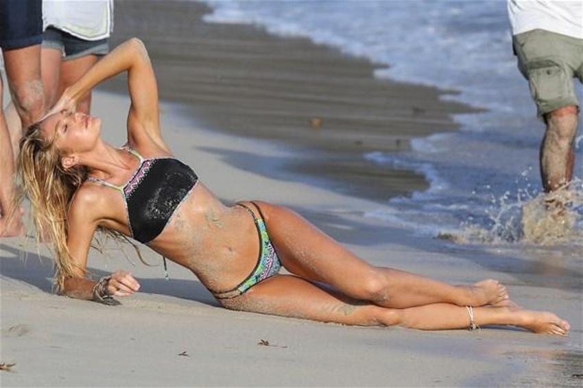 Candice Swanepoel'dan cesur seçim!